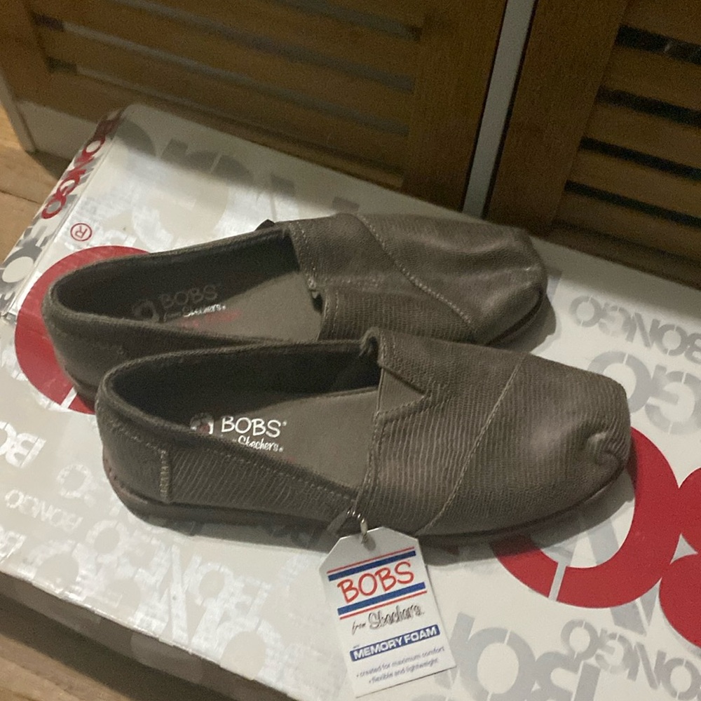 NWT skechers bobs chill lug size 8.5 taupe snakeskin